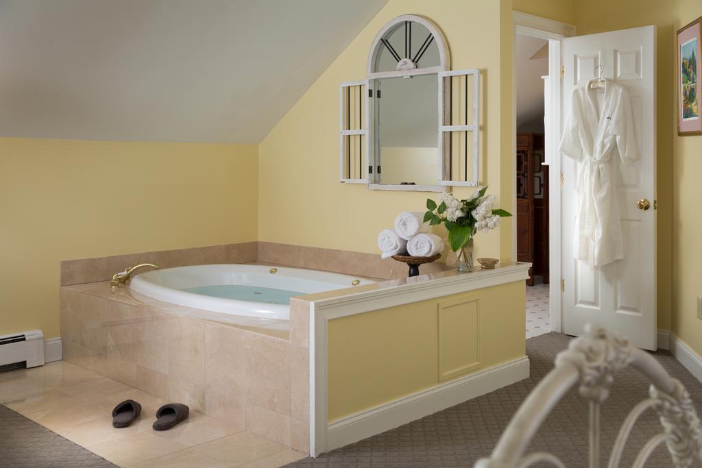 Wolf Cove Inn Poland Eksteriør billede