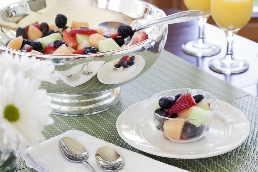 Wolf Cove Inn Poland Eksteriør billede